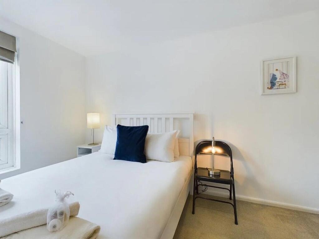 Cozy 1br Flat Walk From Fields Sleeps 2 Pass The Keys Apartment