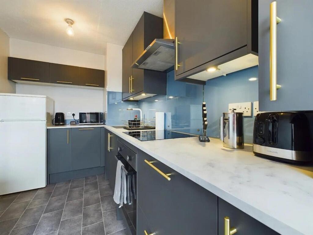Cozy 1br Flat Walk From Fields Sleeps 2 Pass The Keys Apartment